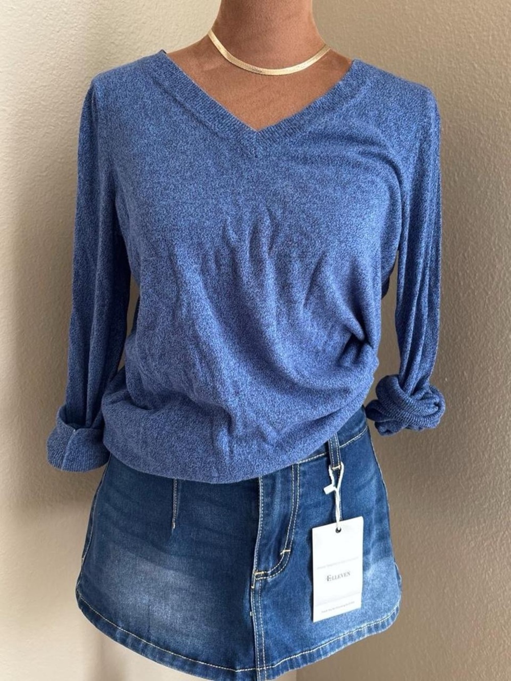 Vintage Faded Glory blue v-neck sweater with a boho vibe, size M.